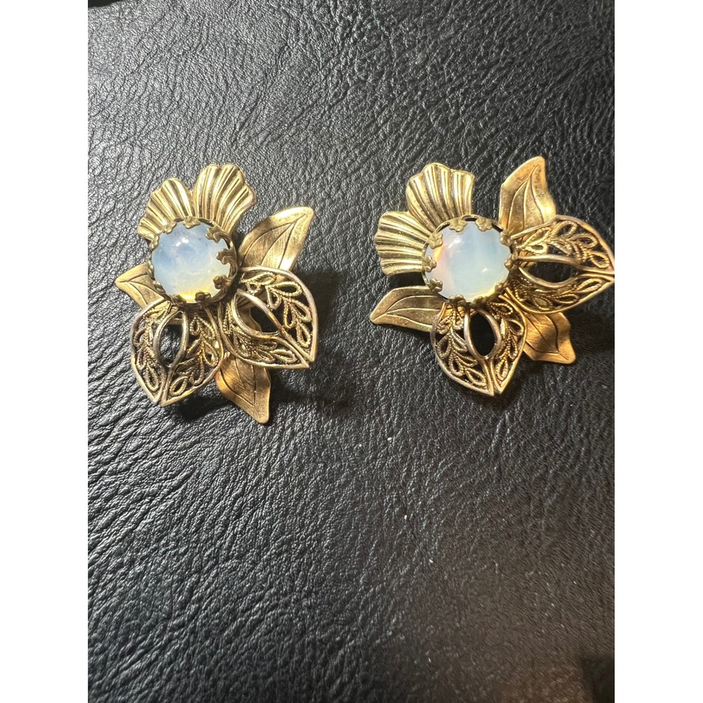 Vintage Gold Tone Filigree Flower Faux Opal Clip On Earrings 1 Inch Cottagecore